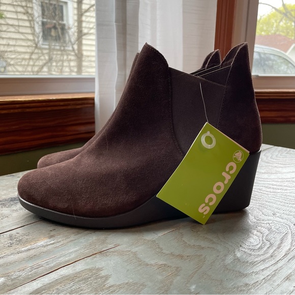 NWT Crocs Leigh wedge Chelsea boot | size 10.5 - Picture 2 of 5
